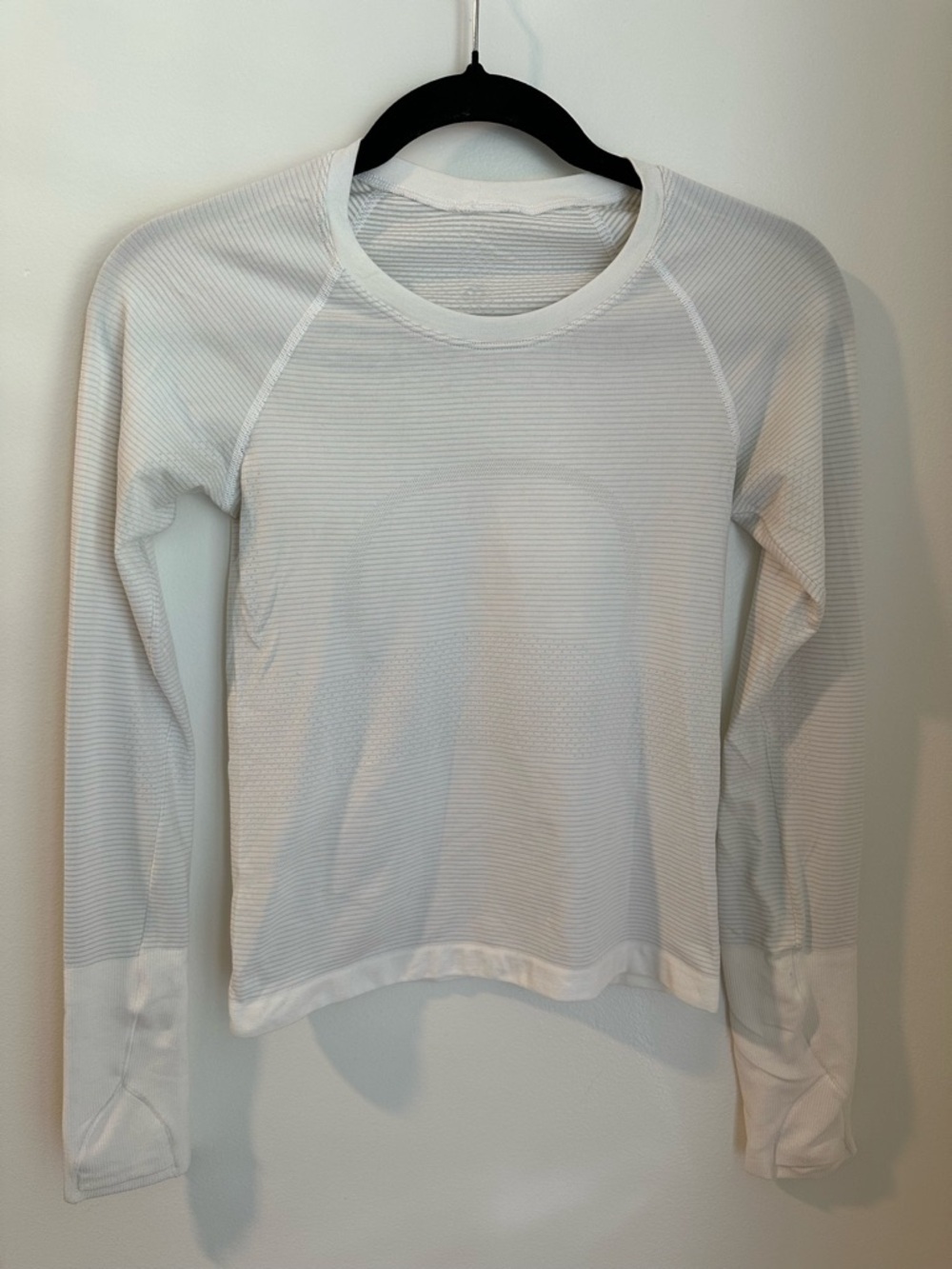 Lululemon swiftly waist length long sleeve 2 white
